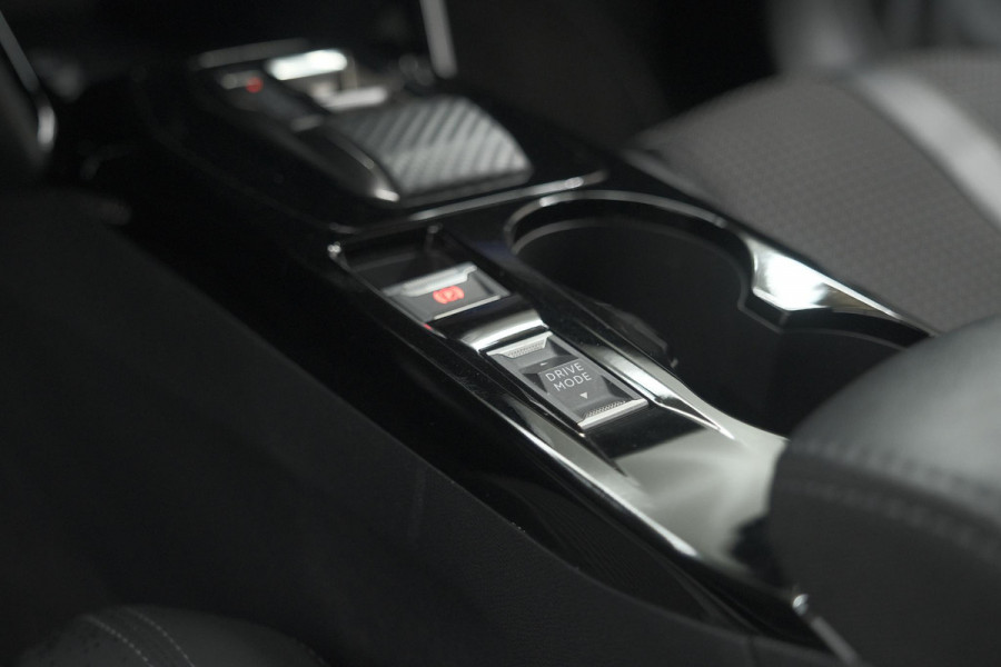 Peugeot 208 PureTech 131 EAT8 GT | Camera | Dodehoekdetectie | Navigatie | Carplay