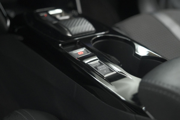 Peugeot 208 PureTech 131 EAT8 GT | Camera | Dodehoekdetectie | Navigatie | Carplay
