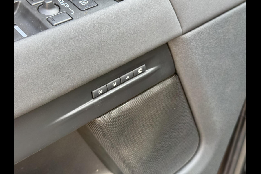 Land Rover Range Rover Evoque P300e AWD R-Dynamic SE
