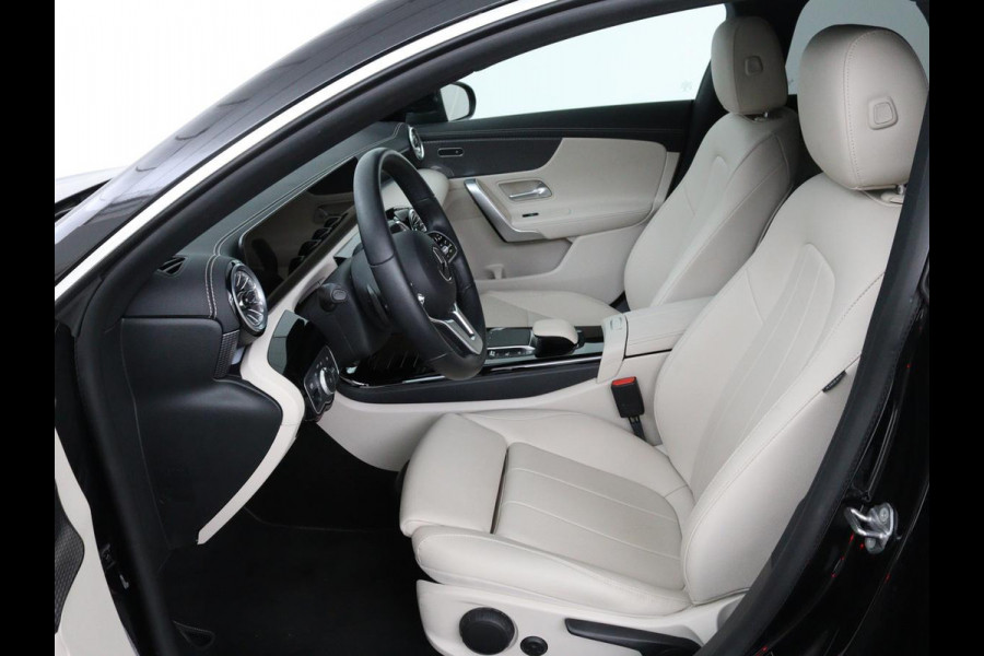 Mercedes-Benz CLA-Klasse Shooting Brake 180 Luxury Line | Camera | Leder | Sfeerverlichting | Stoelverwarming | Adaptive cruise | Navigatie | LED