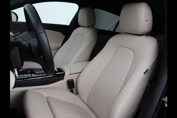 Mercedes-Benz CLA-Klasse Shooting Brake 180 Luxury Line | Camera | Leder | Sfeerverlichting | Stoelverwarming | Adaptive cruise | Navigatie | LED