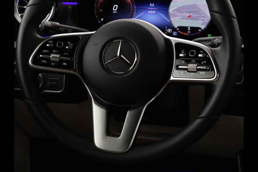 Mercedes-Benz CLA-Klasse Shooting Brake 180 Luxury Line | Camera | Leder | Sfeerverlichting | Stoelverwarming | Adaptive cruise | Navigatie | LED