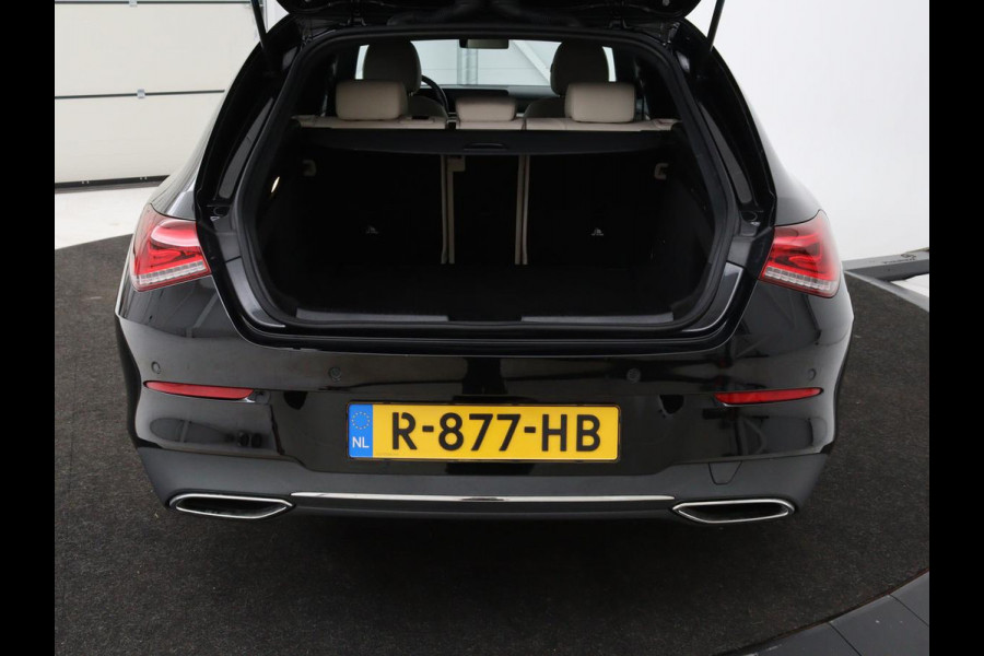 Mercedes-Benz CLA-Klasse Shooting Brake 180 Luxury Line | Camera | Leder | Sfeerverlichting | Stoelverwarming | Adaptive cruise | Navigatie | LED
