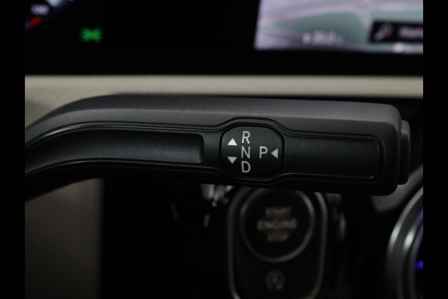 Mercedes-Benz CLA-Klasse Shooting Brake 180 Luxury Line | Camera | Leder | Sfeerverlichting | Stoelverwarming | Adaptive cruise | Navigatie | LED