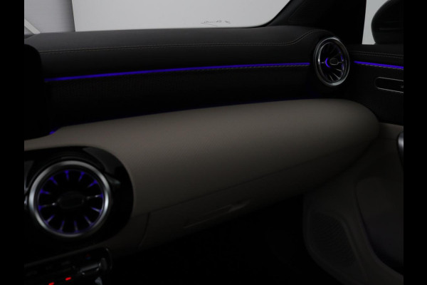 Mercedes-Benz CLA-Klasse Shooting Brake 180 Luxury Line | Camera | Leder | Sfeerverlichting | Stoelverwarming | Adaptive cruise | Navigatie | LED