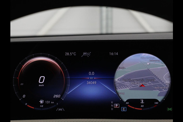 Mercedes-Benz CLA-Klasse Shooting Brake 180 Luxury Line | Camera | Leder | Sfeerverlichting | Stoelverwarming | Adaptive cruise | Navigatie | LED
