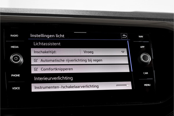 Volkswagen T-Cross 1.0 TSI Life 110 PK - Automaat | Adapt. Cruise | Stoelverw. | PDC | App. Connect | ECC | DAB | LM 17" | Trekhaak |