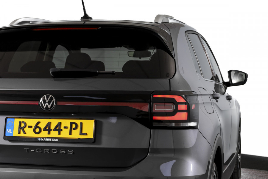 Volkswagen T-Cross 1.0 TSI Style 110 PK - Automaat | Dig. Cockpit | Adapt. Cruise | Stoelverw. | PDC |  App. Connect | ECC | LM 18" | Trekhaak |