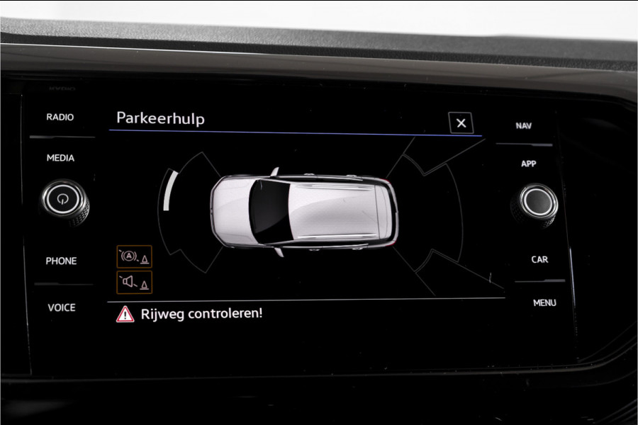 Volkswagen T-Cross 1.0 TSI Style 110 PK - Automaat | Dig. Cockpit | Adapt. Cruise | Stoelverw. | PDC |  App. Connect | ECC | LM 18" | Trekhaak |