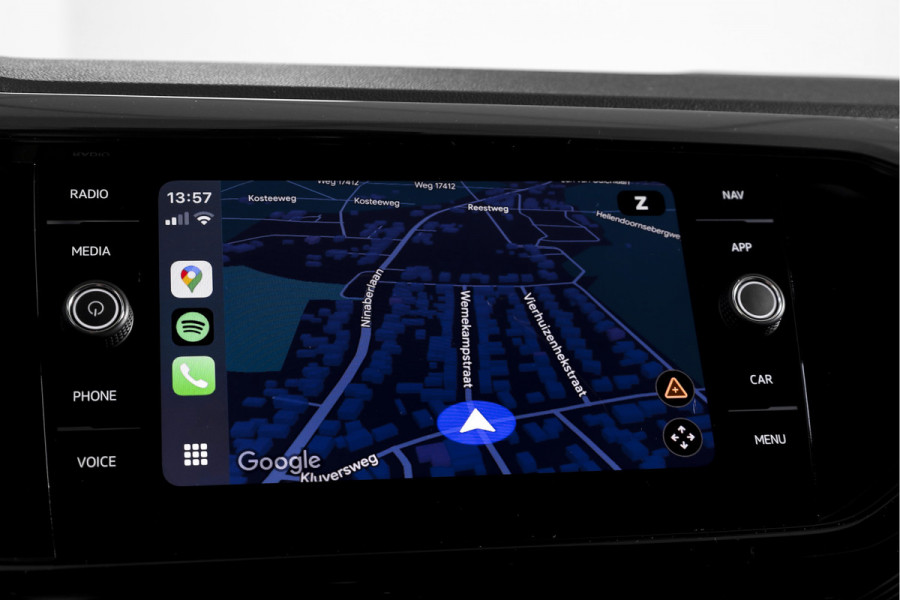 Volkswagen T-Cross 1.0 TSI Style 110 PK - Automaat | Dig. Cockpit | Adapt. Cruise | Stoelverw. | PDC |  App. Connect | ECC | LM 18" | Trekhaak |