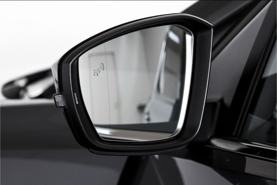 Volkswagen T-Cross 1.0 TSI Style 110 PK - Automaat | Dig. Cockpit | Adapt. Cruise | Stoelverw. | PDC |  App. Connect | ECC | LM 18" | Trekhaak |