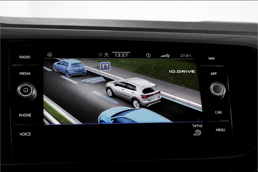 Volkswagen T-Cross 1.0 TSI Style 110 PK - Automaat | Dig. Cockpit | Adapt. Cruise | Stoelverw. | PDC |  App. Connect | ECC | LM 18" | Trekhaak |