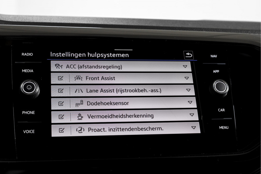Volkswagen T-Cross 1.0 TSI Style 110 PK - Automaat | Dig. Cockpit | Adapt. Cruise | Stoelverw. | PDC |  App. Connect | ECC | LM 18" | Trekhaak |