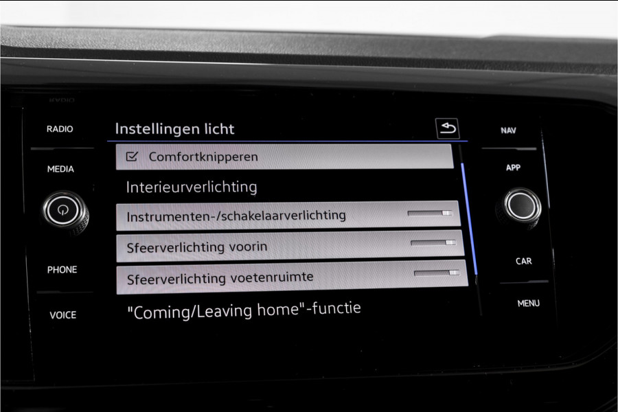 Volkswagen T-Cross 1.0 TSI Style 110 PK - Automaat | Dig. Cockpit | Adapt. Cruise | Stoelverw. | PDC |  App. Connect | ECC | LM 18" | Trekhaak |