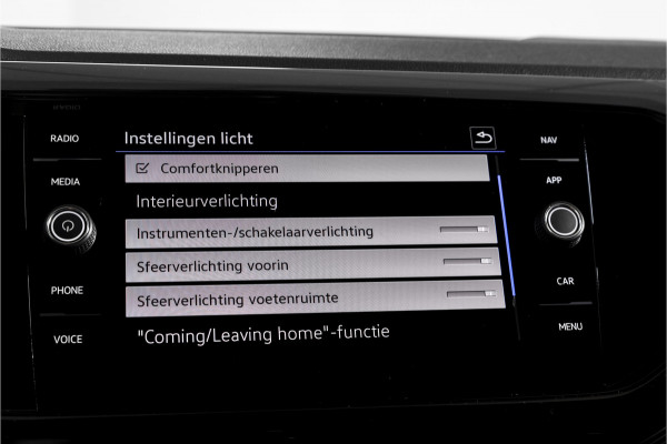 Volkswagen T-Cross 1.0 TSI Style 110 PK - Automaat | Dig. Cockpit | Adapt. Cruise | Stoelverw. | PDC |  App. Connect | ECC | LM 18" | Trekhaak |