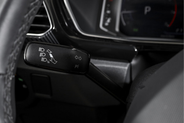 Volkswagen T-Cross 1.0 TSI Style 110 PK - Automaat | Dig. Cockpit | Adapt. Cruise | Stoelverw. | PDC |  App. Connect | ECC | LM 18" | Trekhaak |