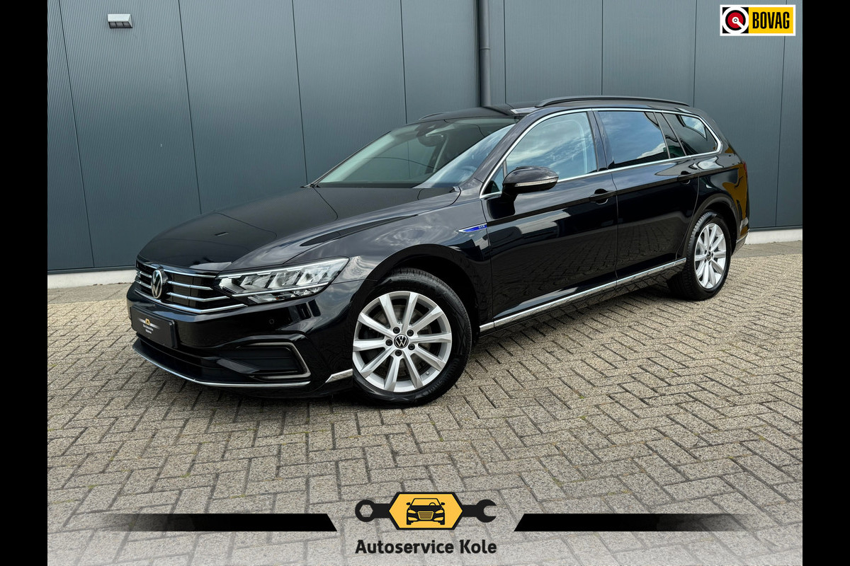 Volkswagen Passat Variant * Digitale teller * El. Trekhaak * Leder * Rondomzichtcamera * Volkswagen Passat Variant * Digitale teller * El. Trekhaak * Leder * Rondomzichtcamera *
