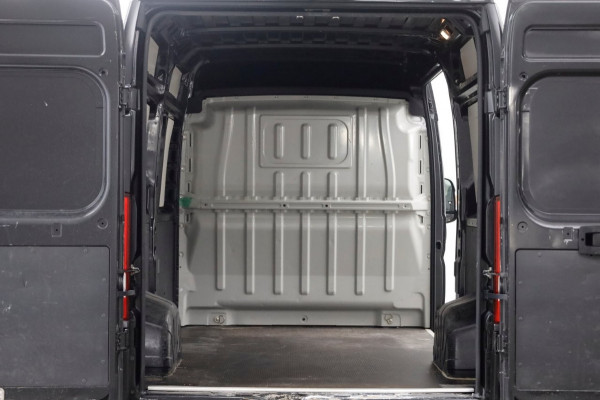 Peugeot Boxer 2.0 BlueHDI 130pk E6 L2H2 Premium Pack Airco/Camera/Navi 06-2019