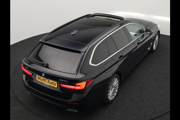 BMW 5 Serie Touring 530e xDrive High Executive Plug In Hybrid PHEV | Trekhaak af Fabriek | Adaptive Cruise | Laser LED | Lederen Comfortstoelen Memory | Head Up | Harman Kardon | Camera | Keyless | Apple Carplay |