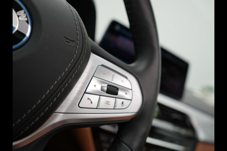 BMW 5 Serie Touring 530e xDrive High Executive Plug In Hybrid PHEV | Trekhaak af Fabriek | Adaptive Cruise | Laser LED | Lederen Comfortstoelen Memory | Head Up | Harman Kardon | Camera | Keyless | Apple Carplay |