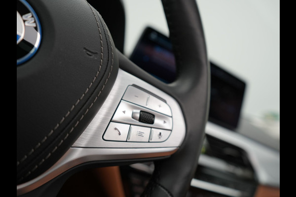 BMW 5 Serie Touring 530e xDrive High Executive Plug In Hybrid PHEV | Trekhaak af Fabriek | Adaptive Cruise | Laser LED | Lederen Comfortstoelen Memory | Head Up | Harman Kardon | Camera | Keyless | Apple Carplay |