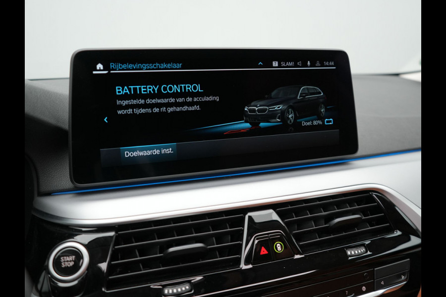 BMW 5 Serie Touring 530e xDrive High Executive Plug In Hybrid PHEV | Trekhaak af Fabriek | Adaptive Cruise | Laser LED | Lederen Comfortstoelen Memory | Head Up | Harman Kardon | Camera | Keyless | Apple Carplay |