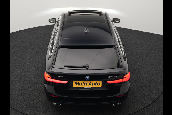 BMW 5 Serie Touring 530e xDrive High Executive Plug In Hybrid PHEV | Trekhaak af Fabriek | Adaptive Cruise | Laser LED | Lederen Comfortstoelen Memory | Head Up | Harman Kardon | Camera | Keyless | Apple Carplay |