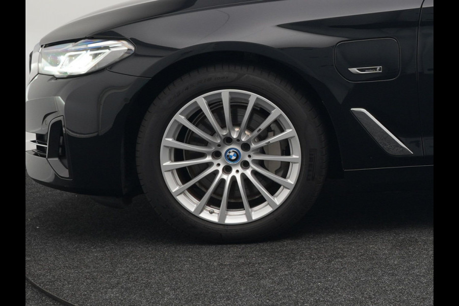 BMW 5 Serie Touring 530e xDrive High Executive Plug In Hybrid PHEV | Trekhaak af Fabriek | Adaptive Cruise | Laser LED | Lederen Comfortstoelen Memory | Head Up | Harman Kardon | Camera | Keyless | Apple Carplay |