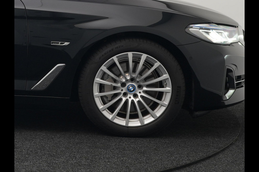 BMW 5 Serie Touring 530e xDrive High Executive Plug In Hybrid PHEV | Trekhaak af Fabriek | Adaptive Cruise | Laser LED | Lederen Comfortstoelen Memory | Head Up | Harman Kardon | Camera | Keyless | Apple Carplay |