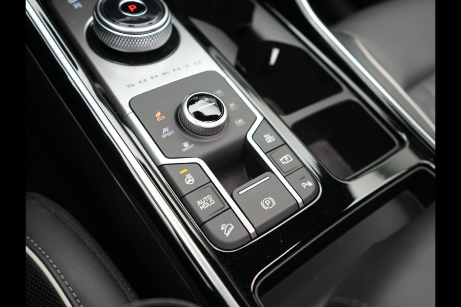 Kia Sorento 1.6 T-GDI Plug-in Hybrid 4WD ExecutiveLine 265pk Dealer O.H PHEV | Panodak | Adaptive Cruise | 360 Camera | Lederen Comfortztels Memory & Ventilatie | BOSE Sound | Spiegelcamera's | 19"L.M | Keyless |