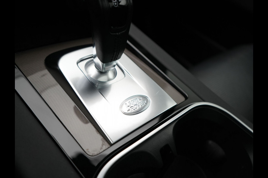 Land Rover Discovery Sport P300e R-Dynamic SE Plug In Hybrid Dealer O.H PHEV | Panodak | Trekhaak Afn. | Adaptive Cruise | Lederen Sportstoelen Memory | Meridian Sound | 20"L.M | Apple Carplay | Stuurverwarming | Camera |