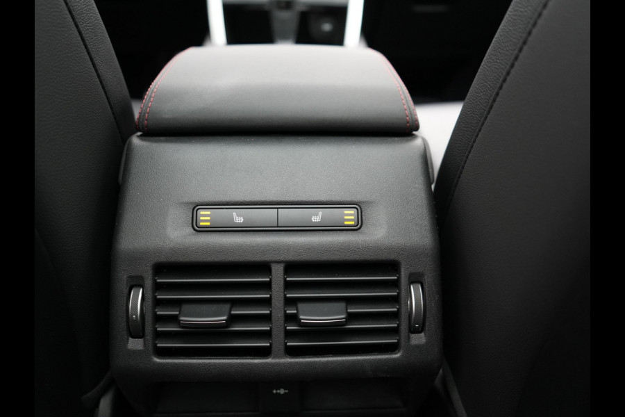 Land Rover Discovery Sport P300e R-Dynamic SE Plug In Hybrid Dealer O.H PHEV | Panodak | Trekhaak Afn. | Adaptive Cruise | Lederen Sportstoelen Memory | Meridian Sound | 20"L.M | Apple Carplay | Stuurverwarming | Camera |