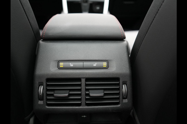 Land Rover Discovery Sport P300e R-Dynamic SE Plug In Hybrid Dealer O.H PHEV | Panodak | Trekhaak Afn. | Adaptive Cruise | Lederen Sportstoelen Memory | Meridian Sound | 20"L.M | Apple Carplay | Stuurverwarming | Camera |