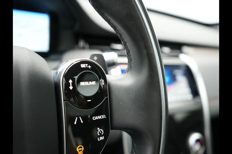 Land Rover Discovery Sport P300e R-Dynamic SE Plug In Hybrid Dealer O.H PHEV | Panodak | Trekhaak Afn. | Adaptive Cruise | Lederen Sportstoelen Memory | Meridian Sound | 20"L.M | Apple Carplay | Stuurverwarming | Camera |