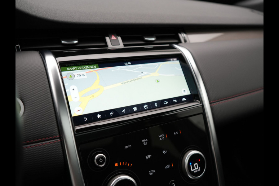 Land Rover Discovery Sport P300e R-Dynamic SE Plug In Hybrid Dealer O.H PHEV | Panodak | Trekhaak Afn. | Adaptive Cruise | Lederen Sportstoelen Memory | Meridian Sound | 20"L.M | Apple Carplay | Stuurverwarming | Camera |