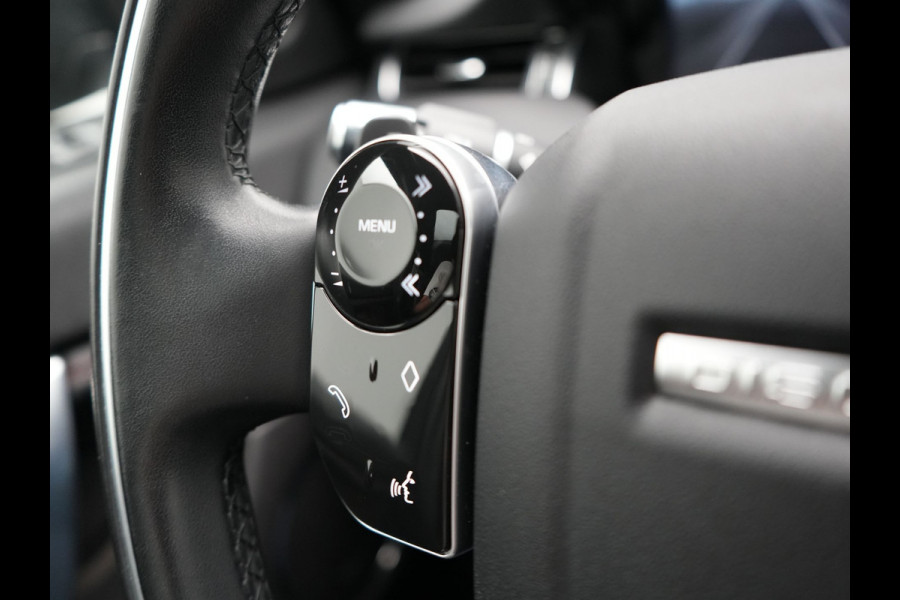 Land Rover Discovery Sport P300e R-Dynamic SE Plug In Hybrid Dealer O.H PHEV | Panodak | Trekhaak Afn. | Adaptive Cruise | Lederen Sportstoelen Memory | Meridian Sound | 20"L.M | Apple Carplay | Stuurverwarming | Camera |