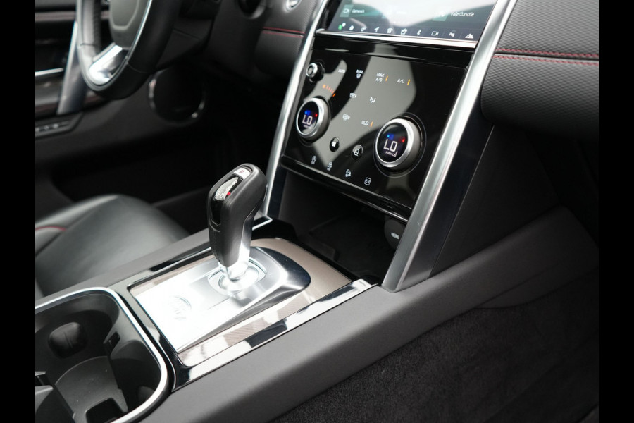 Land Rover Discovery Sport P300e R-Dynamic SE Plug In Hybrid Dealer O.H PHEV | Panodak | Trekhaak Afn. | Adaptive Cruise | Lederen Sportstoelen Memory | Meridian Sound | 20"L.M | Apple Carplay | Stuurverwarming | Camera |