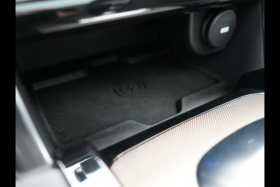 Land Rover Discovery Sport P300e R-Dynamic SE Plug In Hybrid Dealer O.H PHEV | Panodak | Trekhaak Afn. | Adaptive Cruise | Lederen Sportstoelen Memory | Meridian Sound | 20"L.M | Apple Carplay | Stuurverwarming | Camera |