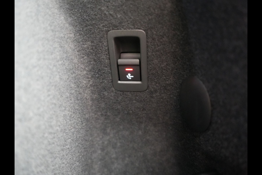 Audi Q3 Sportback 45 TFSI e S Line Plug In Hybrid 245pk PHEV | Trekhaak af Fabriek | Panodak | Adaptive Cruise | 20"L.M | Apple Carplay | Virtual | Sportstoelen Verwarmd | Camera | Navi |