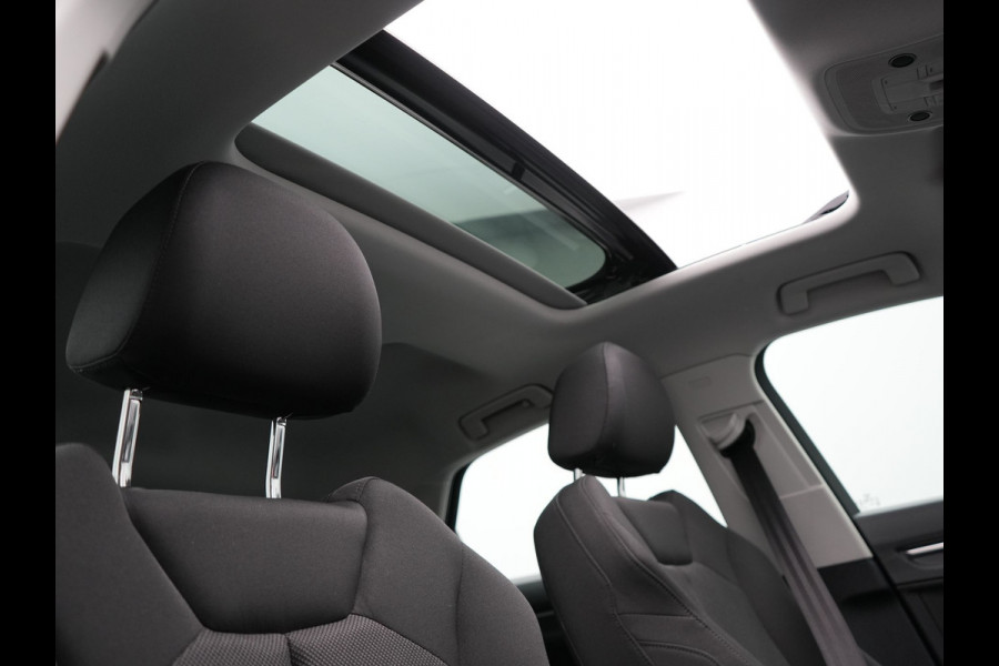 Audi Q3 Sportback 45 TFSI e S Line Plug In Hybrid 245pk PHEV | Trekhaak af Fabriek | Panodak | Adaptive Cruise | 20"L.M | Apple Carplay | Virtual | Sportstoelen Verwarmd | Camera | Navi |