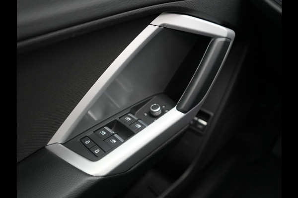 Audi Q3 Sportback 45 TFSI e S Line Plug In Hybrid 245pk PHEV | Trekhaak af Fabriek | Panodak | Adaptive Cruise | 20"L.M | Apple Carplay | Virtual | Sportstoelen Verwarmd | Camera | Navi |