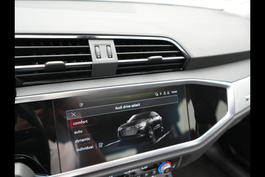 Audi Q3 Sportback 45 TFSI e S Line Plug In Hybrid 245pk PHEV | Trekhaak af Fabriek | Panodak | Adaptive Cruise | 20"L.M | Apple Carplay | Virtual | Sportstoelen Verwarmd | Camera | Navi |