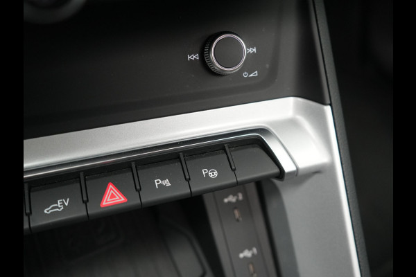 Audi Q3 Sportback 45 TFSI e S Line Plug In Hybrid 245pk PHEV | Trekhaak af Fabriek | Panodak | Adaptive Cruise | 20"L.M | Apple Carplay | Virtual | Sportstoelen Verwarmd | Camera | Navi |