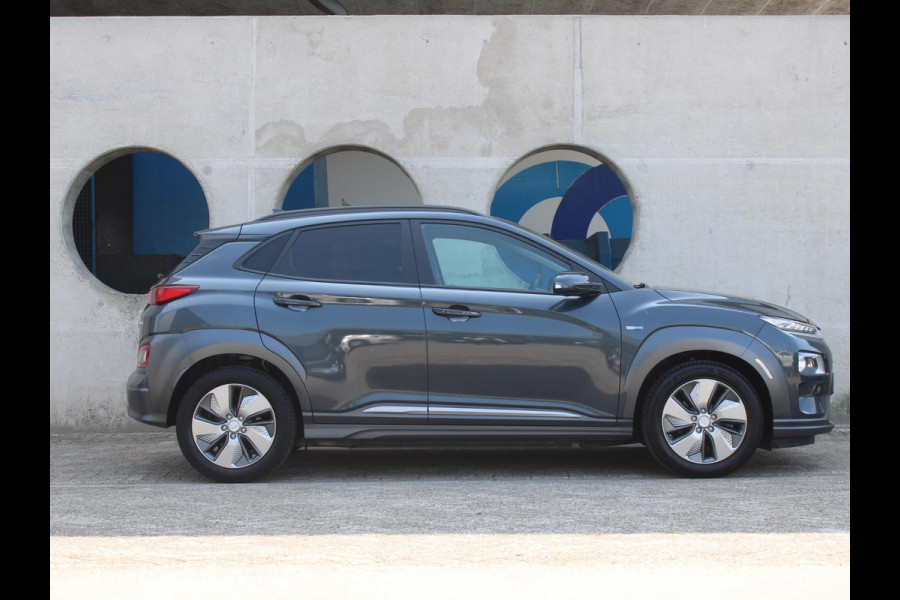 Hyundai Kona EV Premium 64 kWh | 482 KM ACTIERADIUS | ALL SEASON BANDEN |