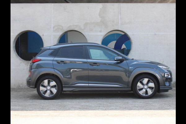 Hyundai Kona EV Premium 64 kWh | 482 KM ACTIERADIUS | ALL SEASON BANDEN |