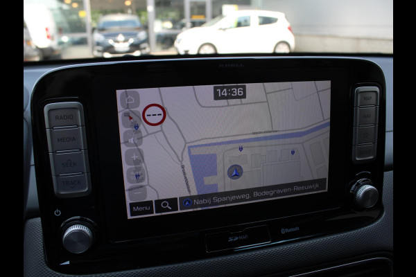 Hyundai Kona EV Premium 64 kWh | 482 KM ACTIERADIUS | ALL SEASON BANDEN |