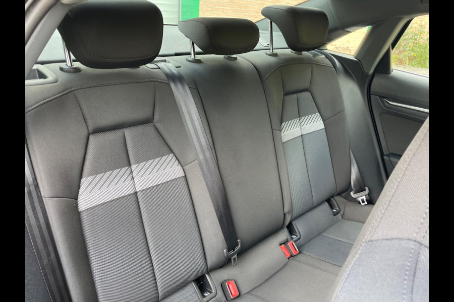 Audi A3 Limousine 30 TFSI Business edition Virtual Carplay Navi