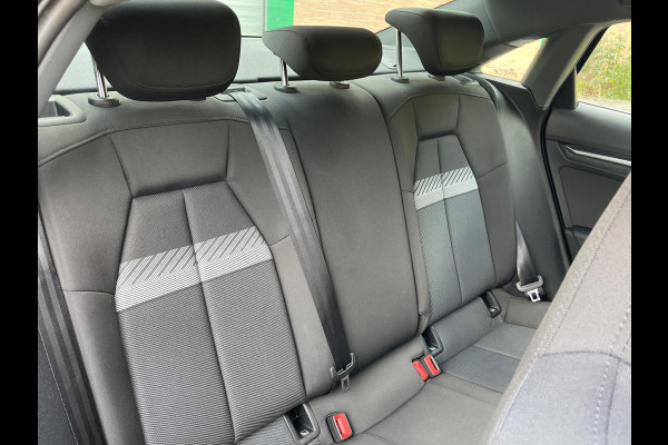 Audi A3 Limousine 30 TFSI Business edition Virtual Carplay Navi