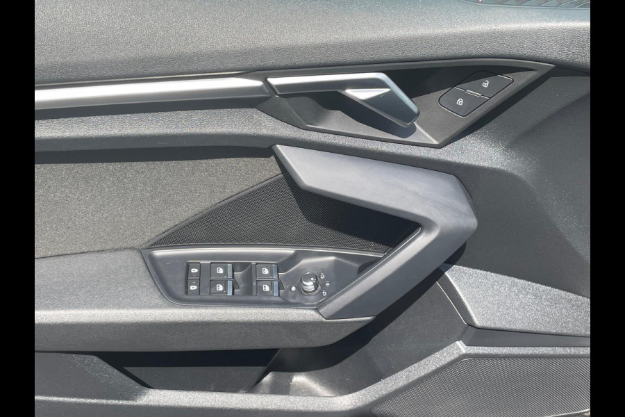 Audi A3 Limousine 30 TFSI Business edition Virtual Carplay Navi