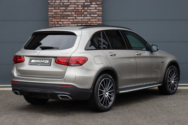 Mercedes-Benz GLC 300e 4MATIC Premium+ AMG Line | Luchtvering | Distronic | Trekhaak | Verwarmd Stuurwiel | Burmester | Memory | Panoramadak | Leder |